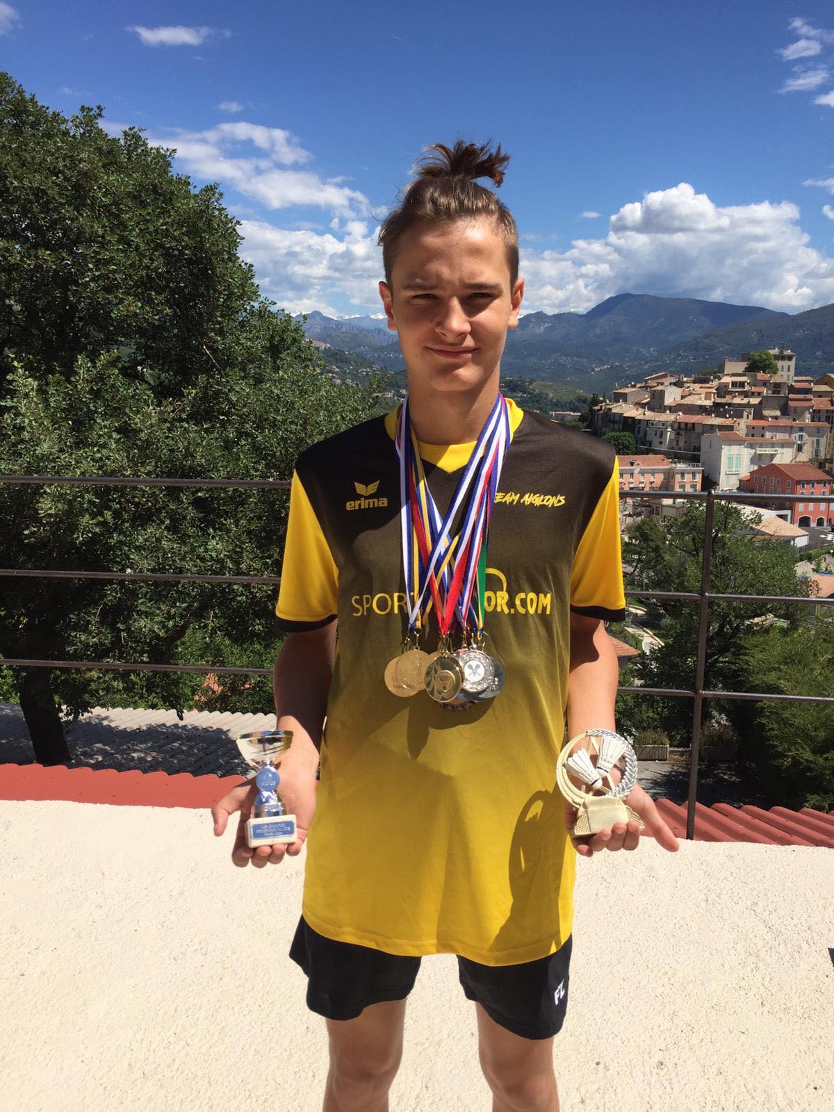 https://www.clubbadmintonnice.org/wp-content/uploads/2019/07/65587491_2072225103079897_5340065441937096704_n-1.jpg