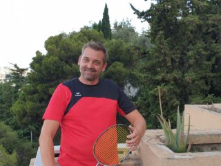 https://www.clubbadmintonnice.org/wp-content/uploads/2019/08/XBcOFLlg-320x240.jpeg